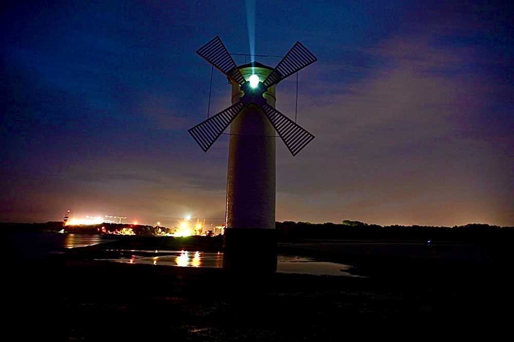 Leuchtturm Mühlenbake bei Nacht