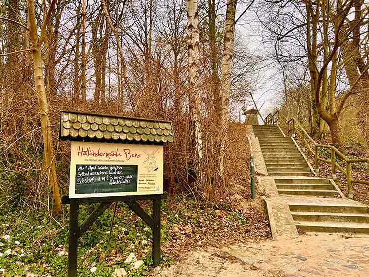 Aufstieg zur Holländermühle in Benz