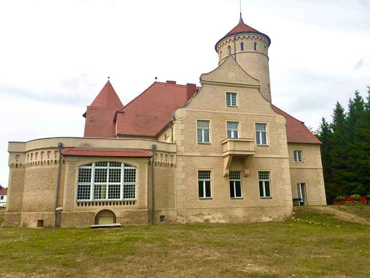 Blick von hinten auf das Schloss Stolpe