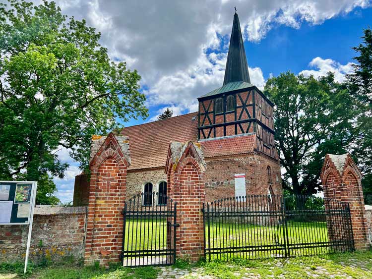 Dorfkirche in Mönchow