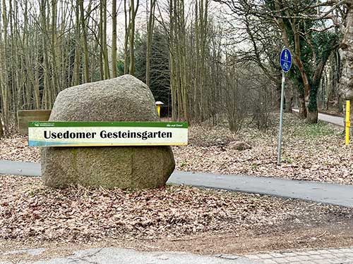 Wegweiser zum Usedomer Gesteinsgarten