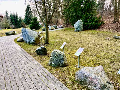 Rundgang im Usedomer Gesteinsgarten