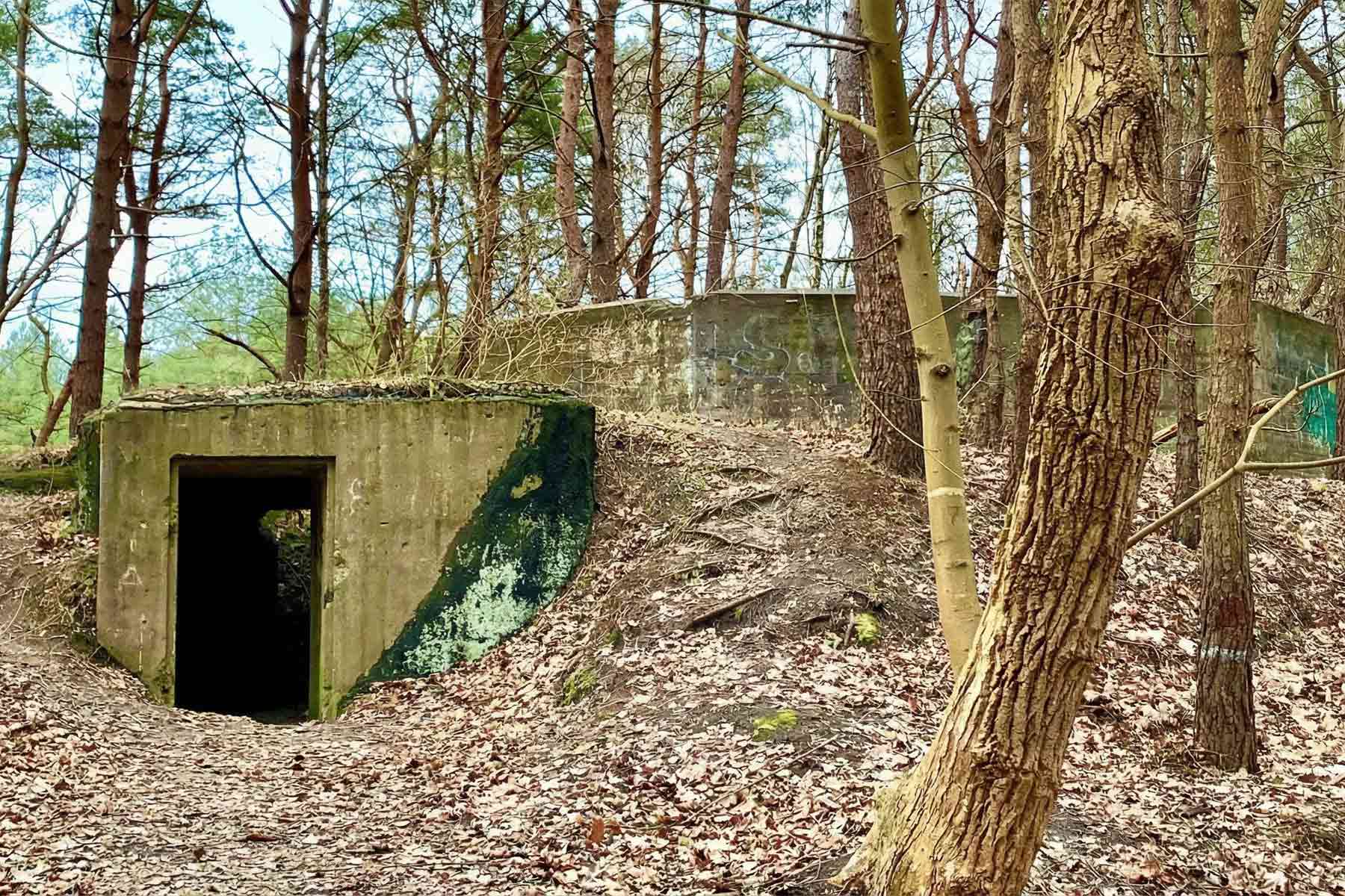 Bunker im Wald bei Swinemünde hinter dem Strand Richtung Mühlenbake
