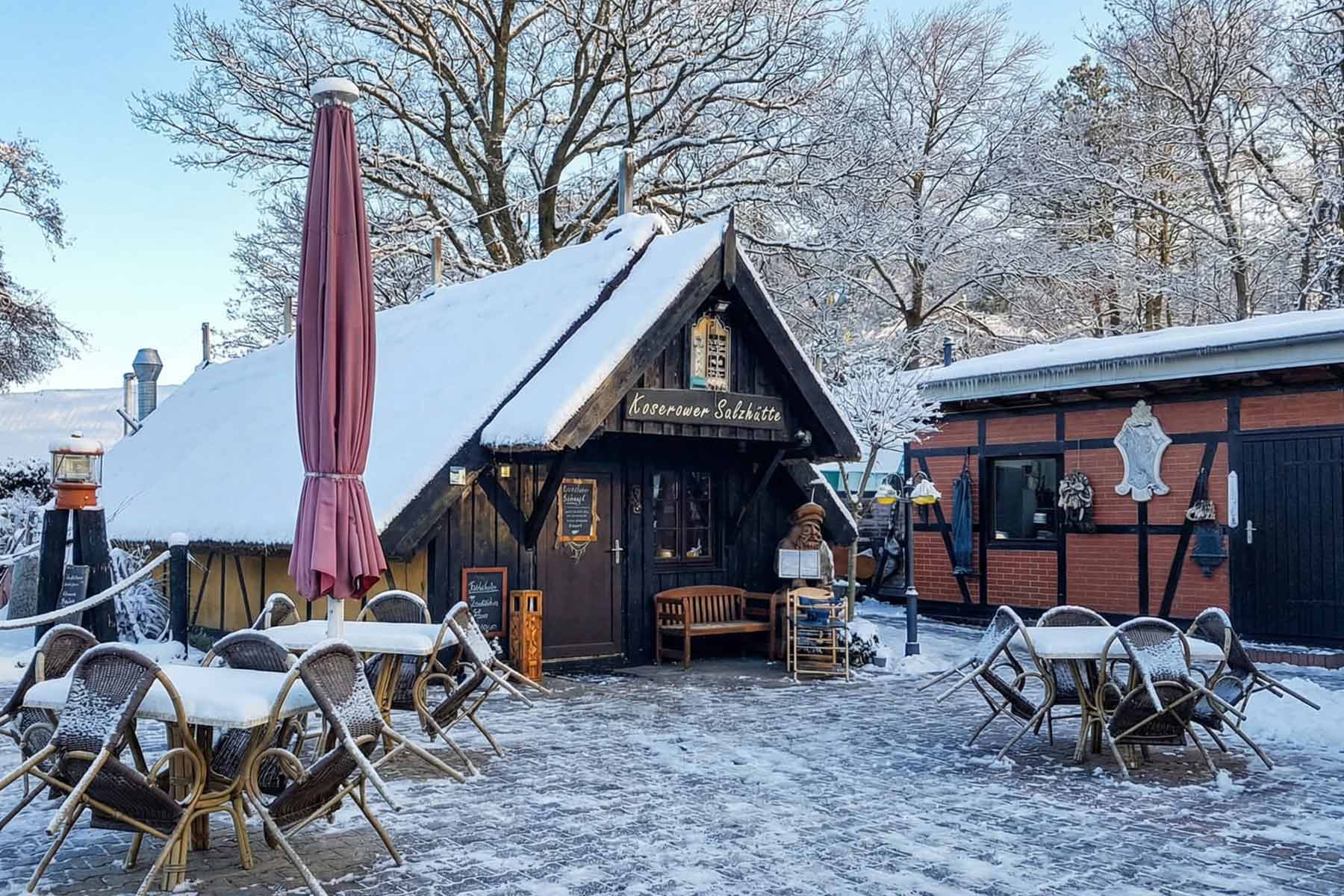 Salzhütten im Ostseebad Koserow Historische Salzhütten am Strand von Koserow<br />