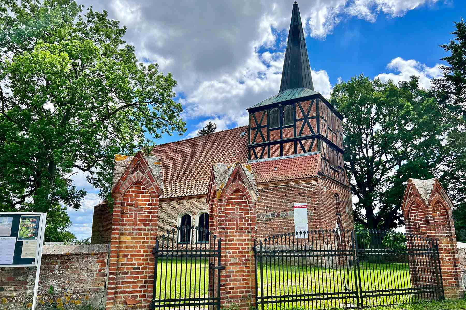 Spätgotische Dorfkirche in Mönchow auf Usedom
