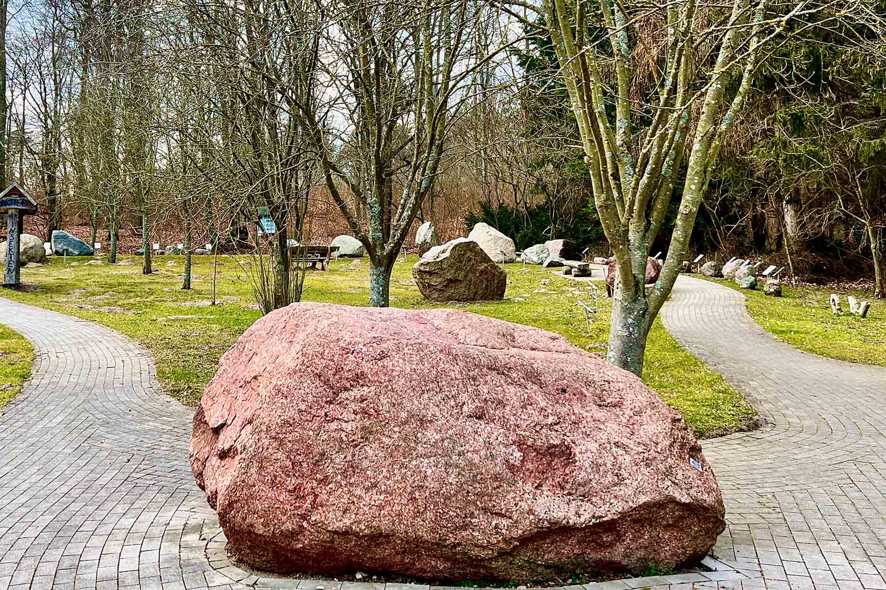 Usedomer Gesteinsgarten auf dem Forsthof Neu Pudagla

