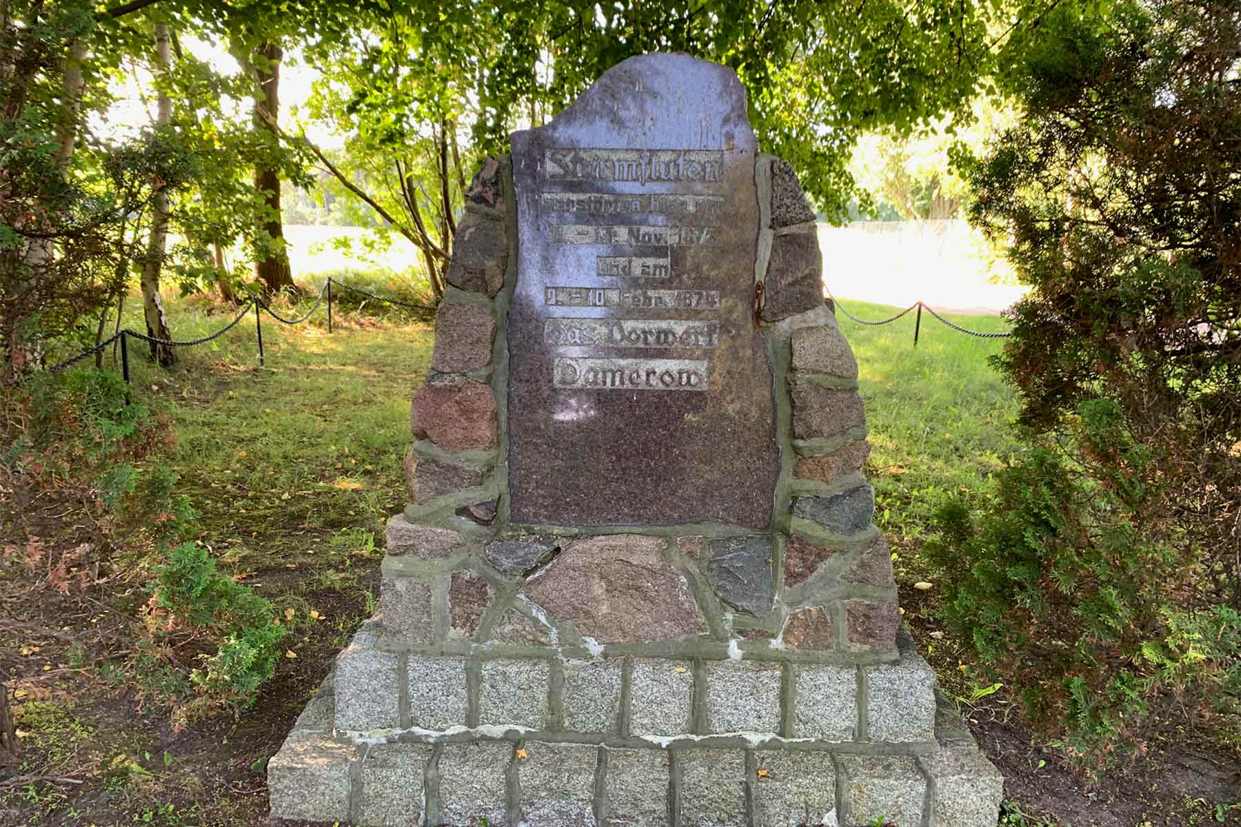 Vineta Gedenkstein Koserow Gedenkstein der Flut in Koserow auf Usedom