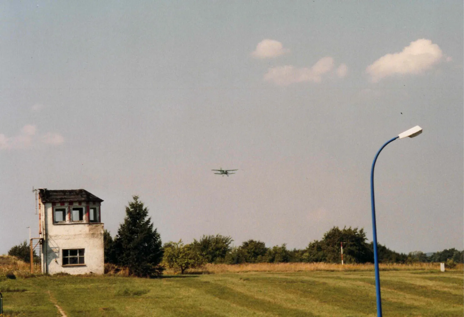 Antonov im Landeanflug auf den Flughafen Heringsdorf in Garz Mitte der 1990er Jahre