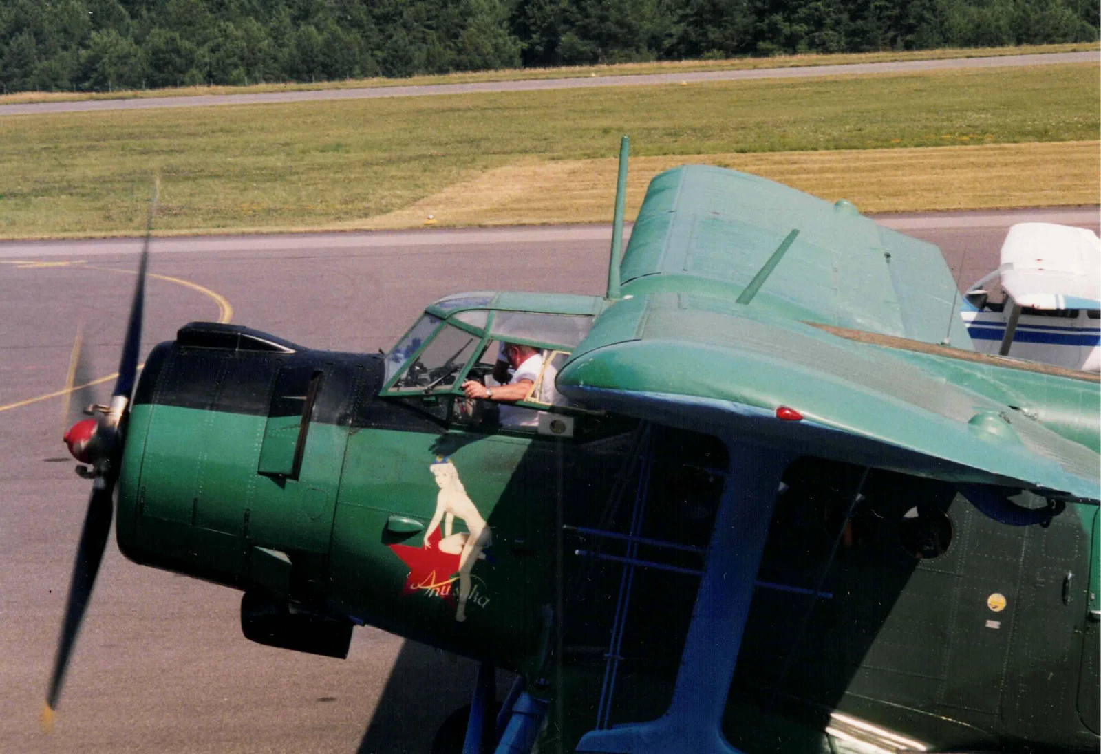 Antonov auf dem Vorfeld des Flughafens Heringsdorf in Garz Mitte der 1990er Jahre