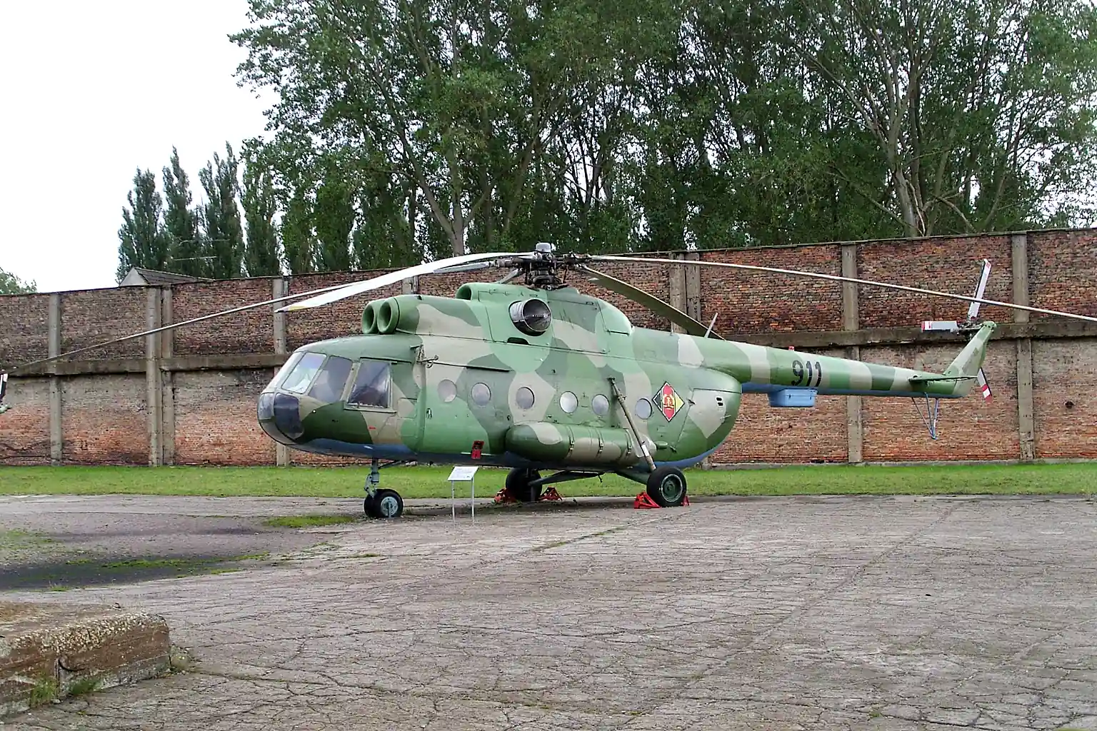 Mil Mi-8 Hubschrauber mit der Kennung 911 in Peenemünde im Jahr 2006