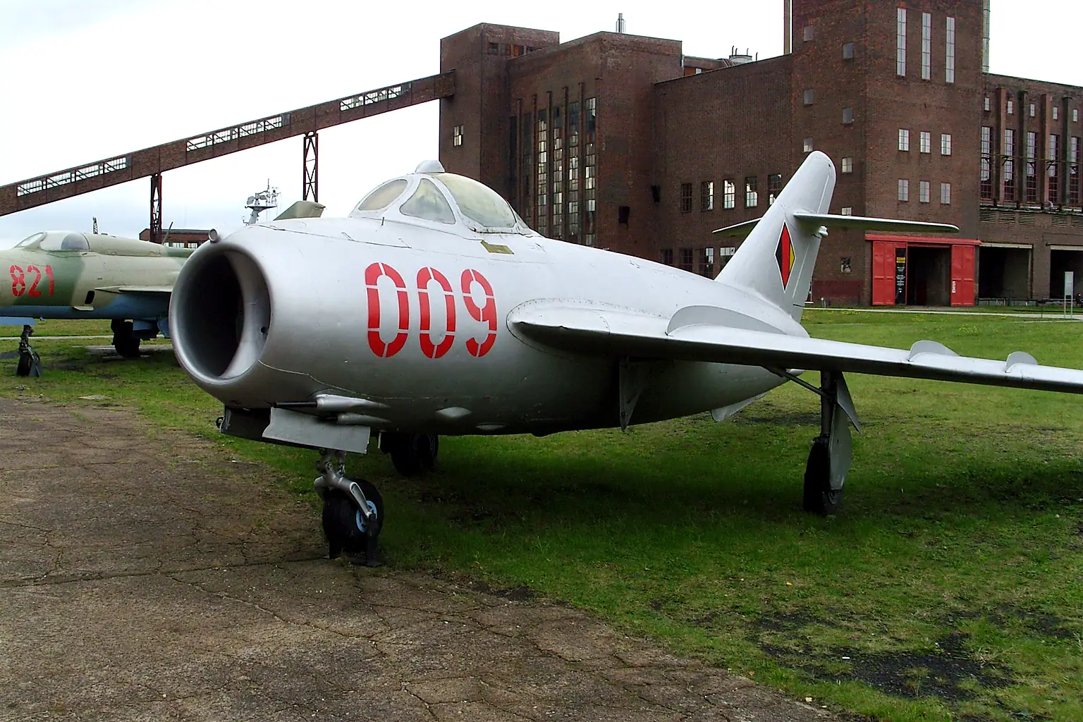 MiG-17 mit der Kennung 009 in Karlshagen im Jahr 2006
