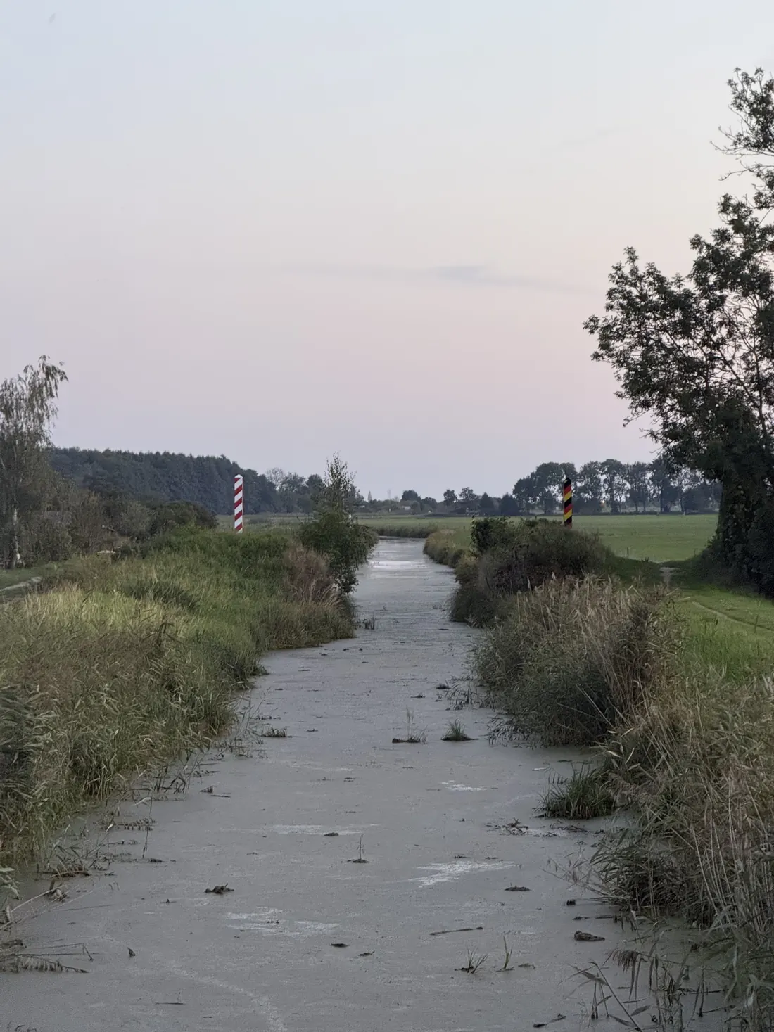 Torfgraben als deutsch-polnisches Grenzgewässer bei Garz auf Usedom